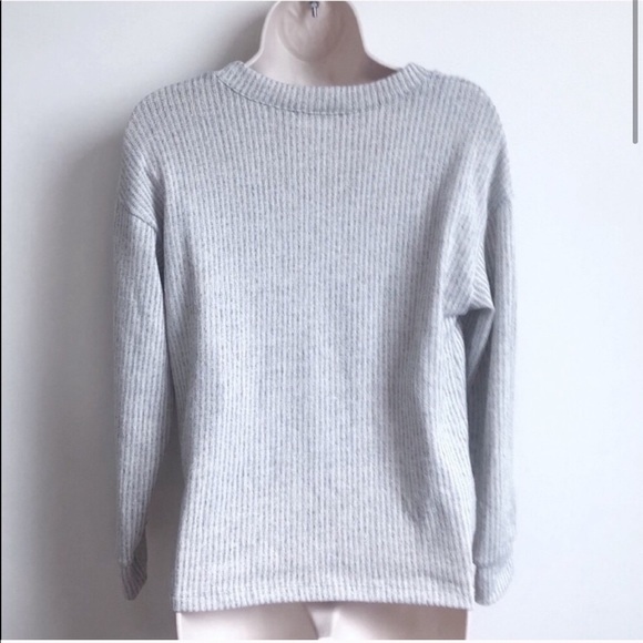 🆕 Lush twist front soft gray v neck long sleeve pullover sweater small - Picture 3 of 7